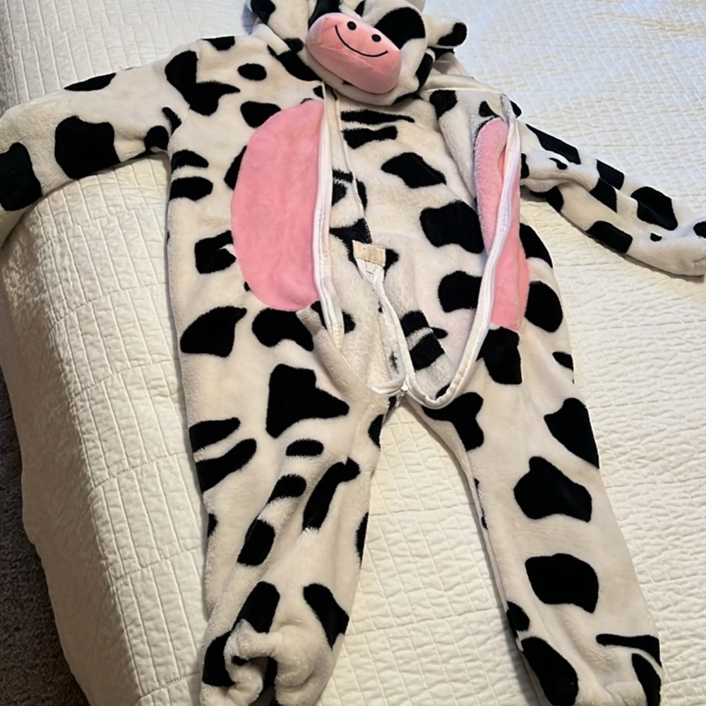 MICHLEY CHILD'S SOFT FLANNEL COW COSTUME ROMPER ZIPS FRONT TO BACK SIZE 5-6T